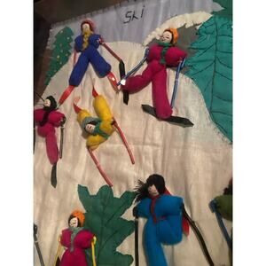 Amazing Felt wool 3D art framed winter skiers scene plexiglass box